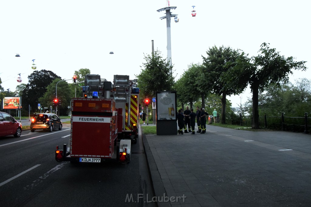 Koelner Seilbahn Gondel blieb haengen Koeln Linksrheinisch P828.JPG - Miklos Laubert